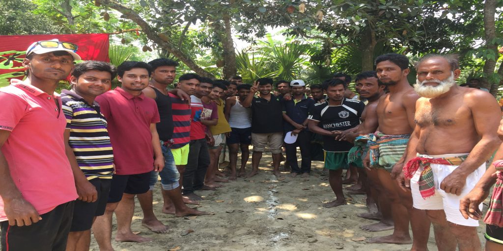 বিবাহিত বনাম অবিবাহিত হাডুডু টুর্নামেন্টের সুন্দর একটি মুহূর্তের স্থিরচিত্র